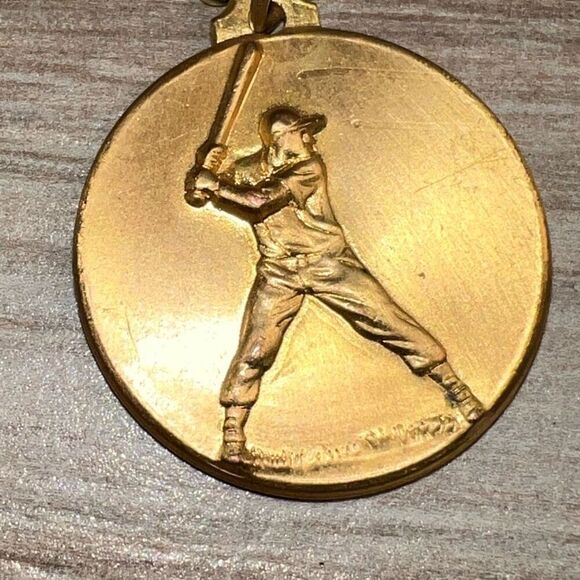 VTG 1982 Plain City Tourn Round 3D Stamped Baseball Player Brass Metal Keychain - Picture 6 of 6
